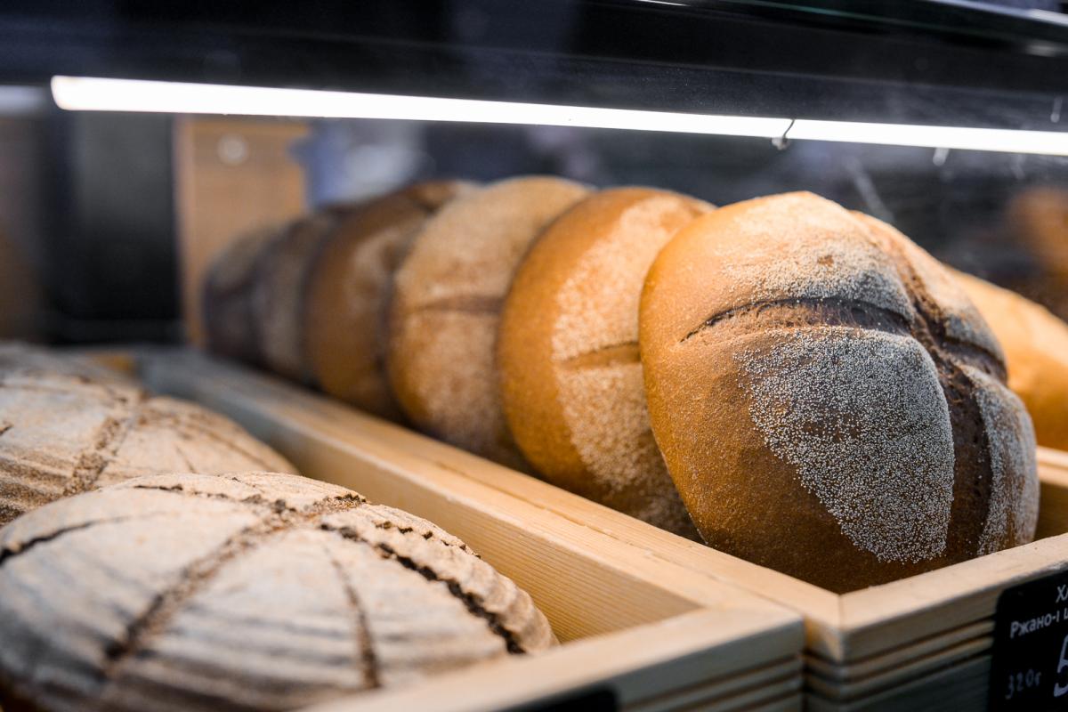 Вкусный хлеб печь. Хлеб из печи. Хлебная закваска. Хлеб за сутки. Печь для булочек.