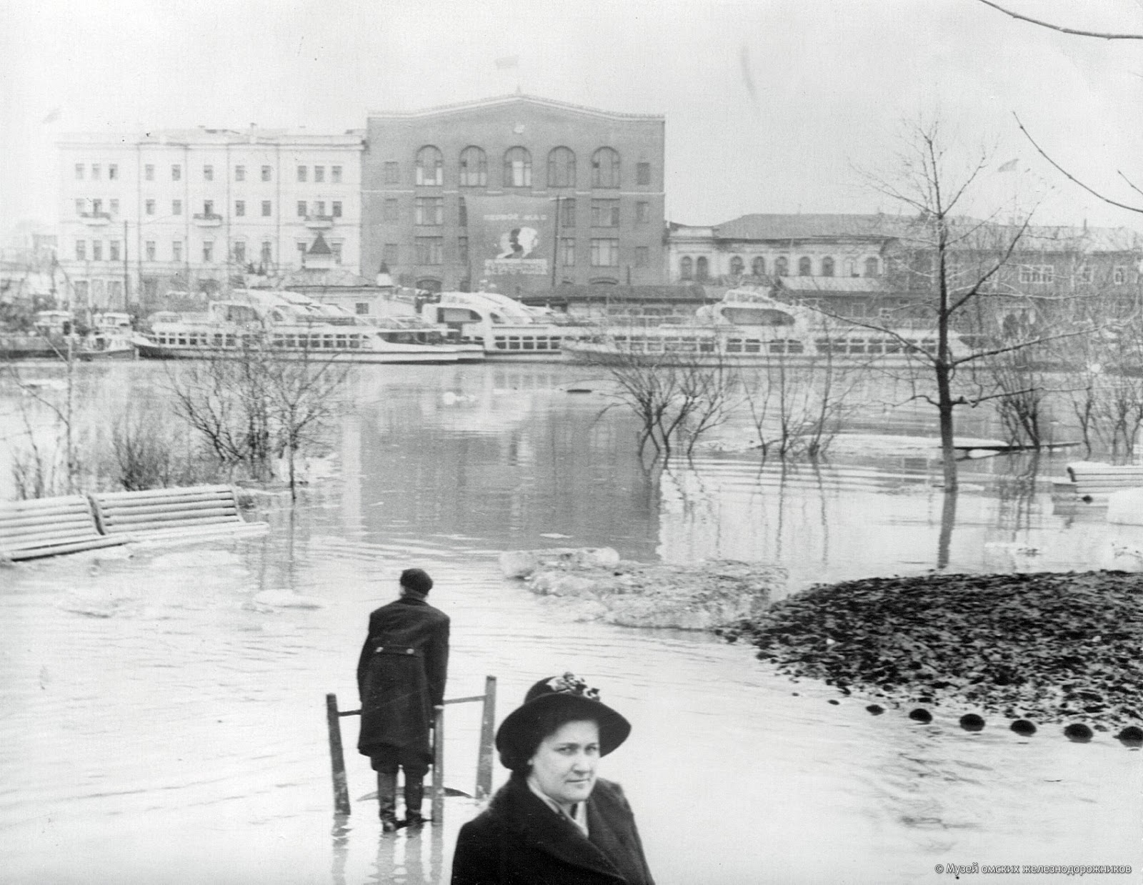 Какие улицы затопило в старом городе орска. Наводнение в Орске в 1957. Наводнение Оренбург 1957г. Орск наводнение 1957 год. Паводок в Орске 1957.