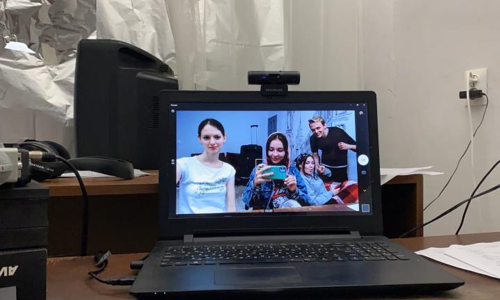 Выпускник ОмГУ осовременил Чехова: «Три сестры» в формате Screenlife 