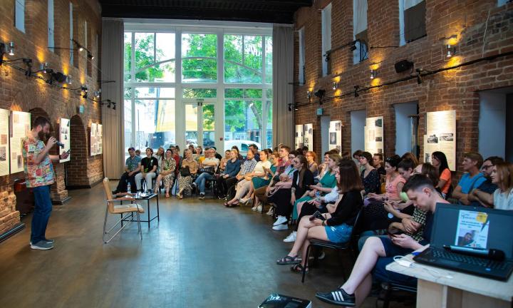 Жёсткая критика и творческие импровизации: омские авторы посетили литературную мастерскую в Екатеринбурге