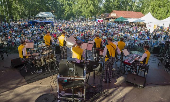 Афиша 18 — 19 июня: забег, пленэр, курсы по поиску пропавших, фестиваль от Skuratov и много музыки