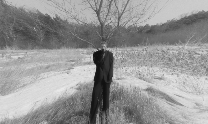 «Любовь вместо позора» — новый сингл “Красный” от Акне кинг