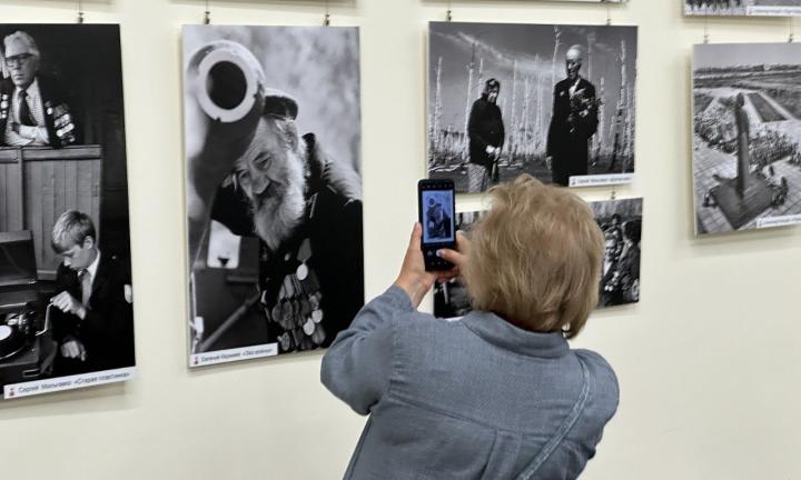 80 кадров к 80-летию Победы: в Омске открылась фотовыставка «Забвению не подлежит»