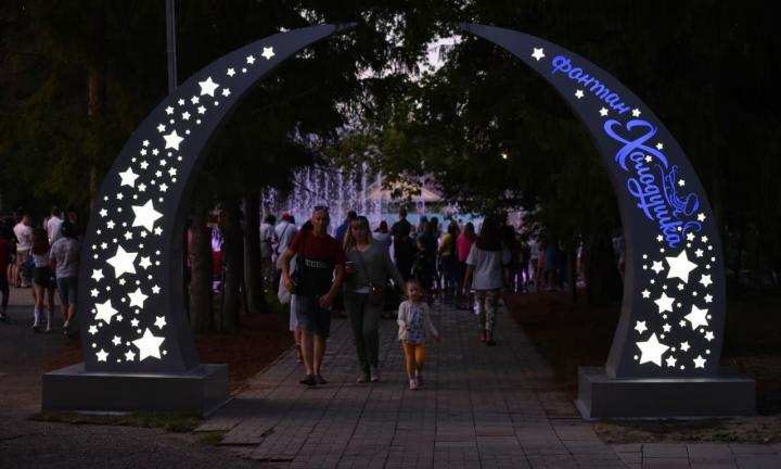 Танцующий фонтан, воркаут, Omsk Music Night и другие подарки: как частные компании помогают городу