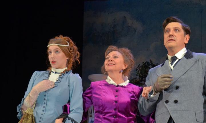 «Волки и овцы»: классику Островского поставили в Омске