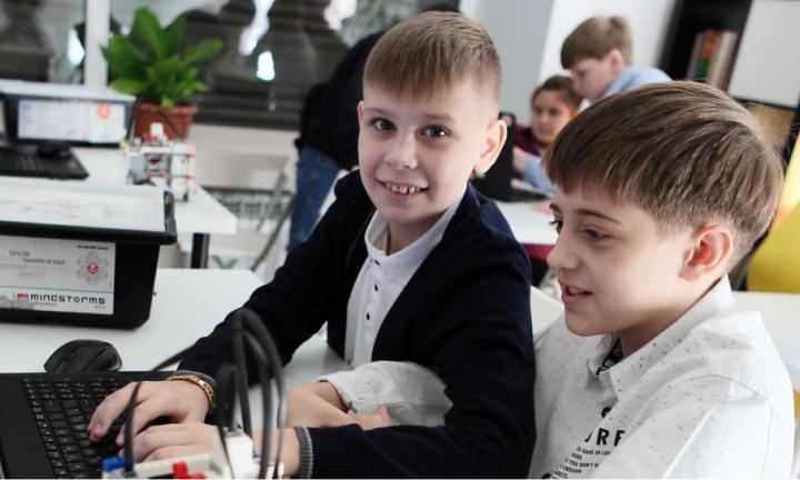 Роботы и внутреннее «Я». Как в Омске развивается нестандартное образование
