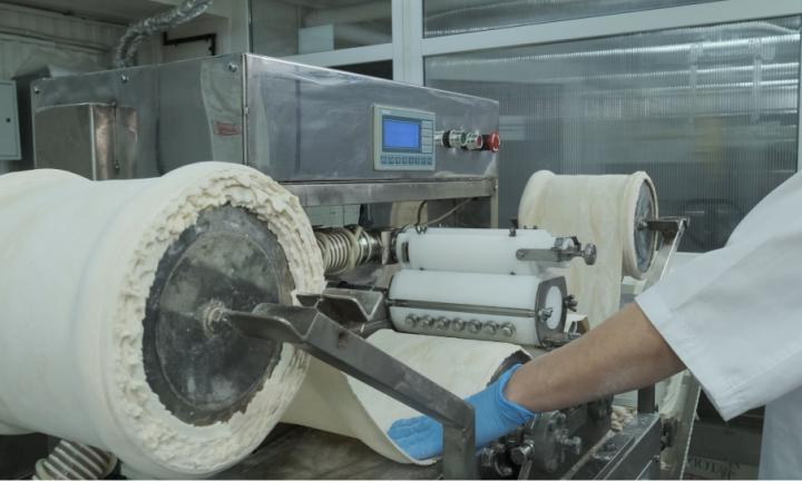 3 тонны за смену: в Омске начал работу уникальный пельменный аппарат