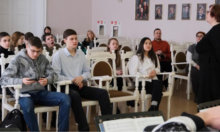 Омские школьники изучают музыку Баха и Глинки прямо в Филармонии