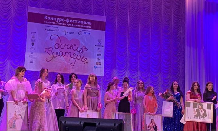 Вечер красоты и трамплин для старта – в Омске прошёл фестиваль «Дочки-матери»