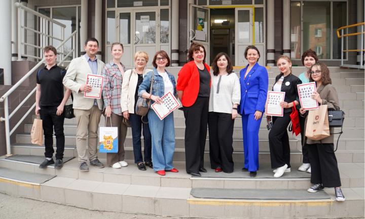 Пятёрка по русскому! «Тотальный диктант» нашёл в Омске больше 100 отличников