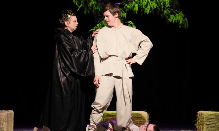 «Солнечная» театральная мастерская завершает сезон пластикой и сказкой