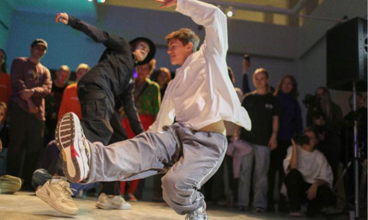 «Язык тела»: лучшие street-танцоры страны прокачали Омск
