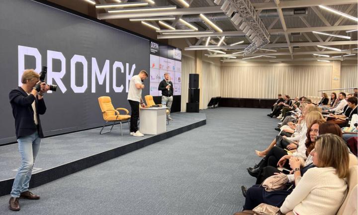 Улица и 100 рублей в кармане. Омские предприниматели поделились историями своего успеха