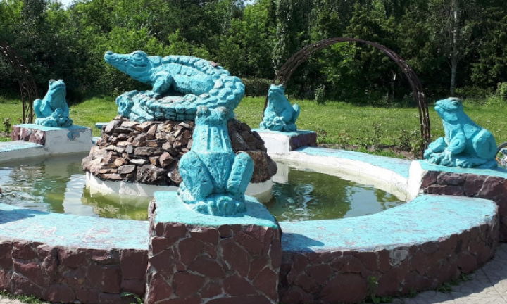 В Омске собирают средства на восстановление фонтана «Крокодил и лягушки»