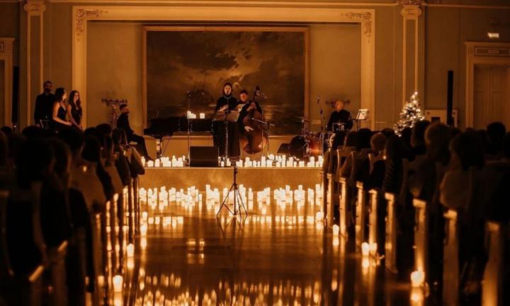 Звёздное небо и концерт при свечах: куда сходить 14 февраля в Омске