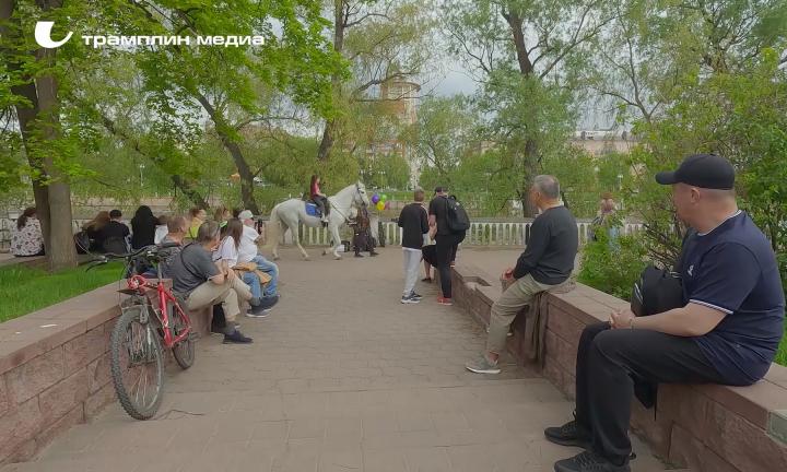 Человек-мем и символ Омска. Поёт Алексей Гализдра
