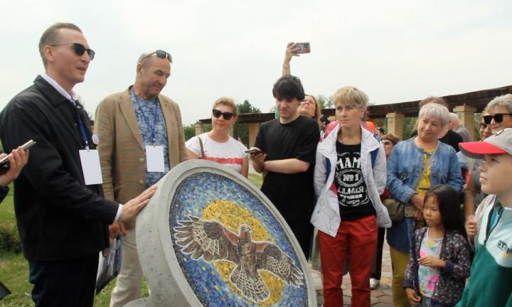 «Омские птицы»: в «Птичьей гавани» открылся фестиваль мозаики