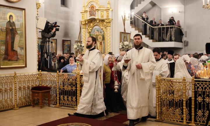 Омск встречает Рождество. Фоторепортаж с главной рождественской службы