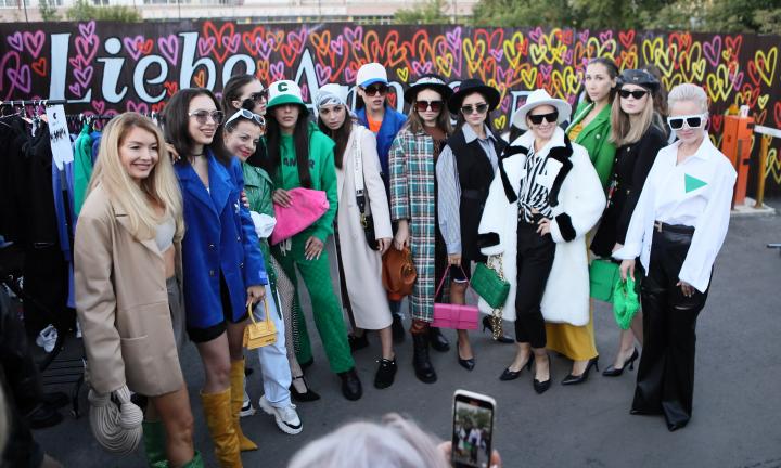 Новая мода, омские дизайнеры и нестандартные модели. В центре города состоялся открытый показ агентства M.A.S.K