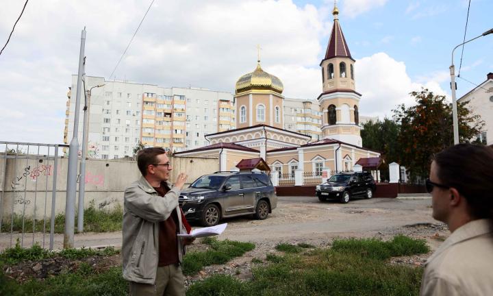 Лугаши: гуляем по отгороженному от всего мира району в самом центре Омска