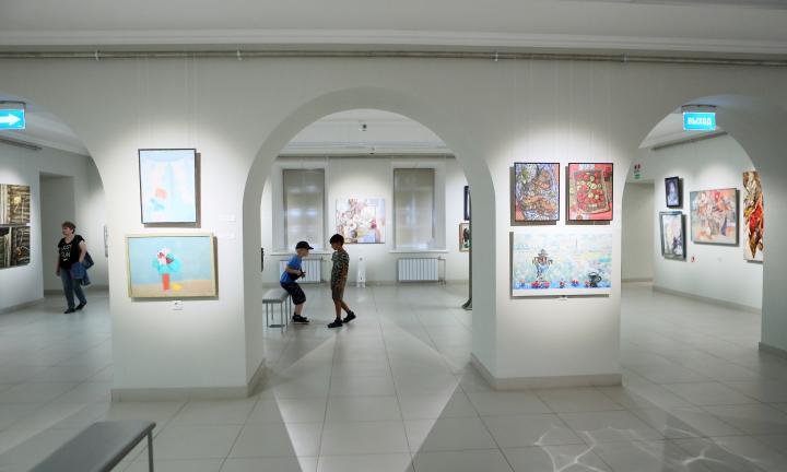 «Недооценённый жанр» привлёк большое количество участников и внимание зрителей: «Физика вещей» в музее «Искусство Омска»