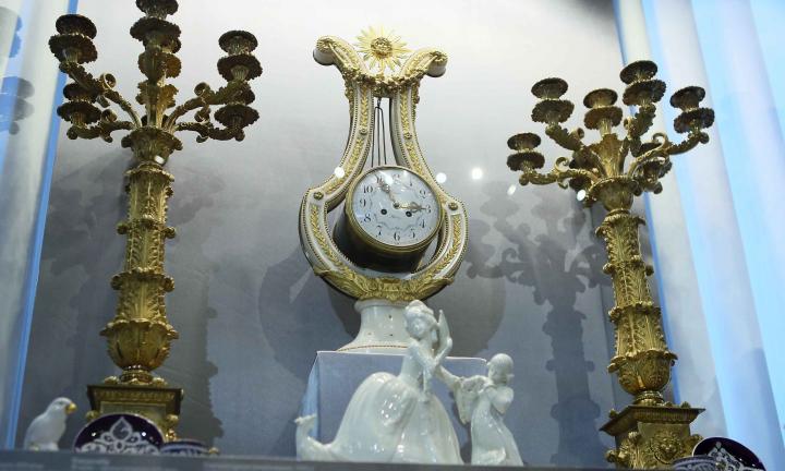 Старинные часы в омском музее Врубеля: где кроется их тайна?