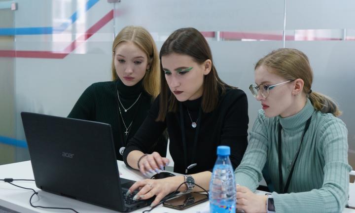 Политех и Лицей Академии Яндекса набирают школьников на бесплатные курсы по программированию