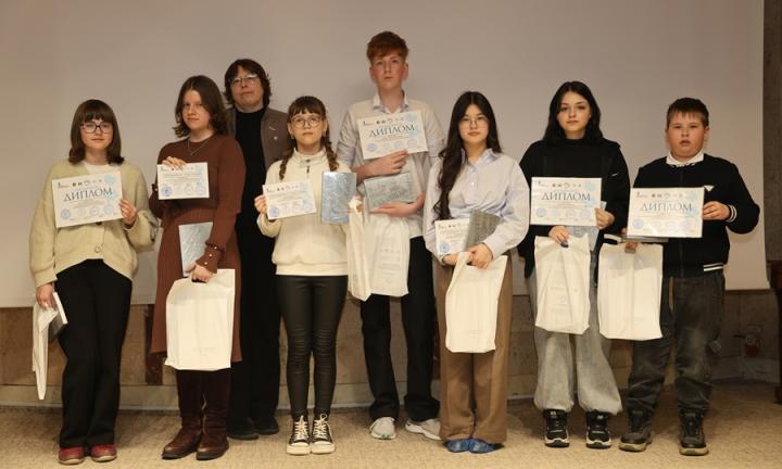 О чём пишут стихи современные школьники? В Омске подвели итоги литературного конкурса «Крылья»