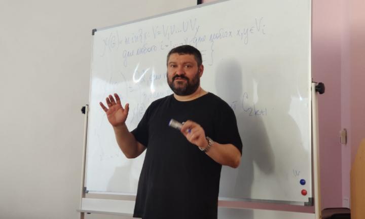 Директор Физтех-школы прикладной математики и информатики встретился с омскими школьниками