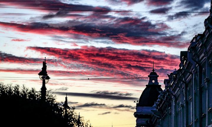 «Для туристов это визитная карточка, а для омичей точка сплочения»: рекордсмен России по количеству проведённых свадеб написал «народный гимн Омска»