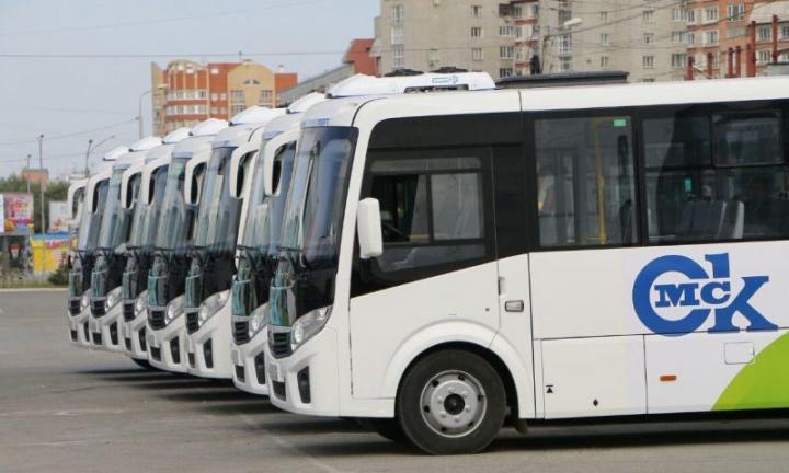 Пассажиры будут меньше ждать транспорт на остановках, а водители устраивать гонки: в Омске тестируют приложение «Контролёр» 