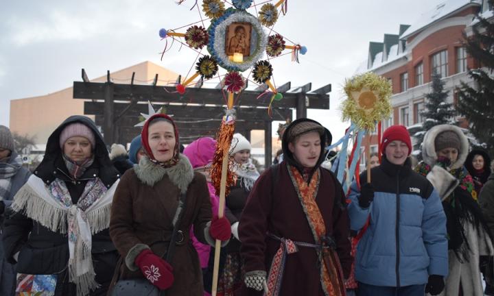 «Сеем, сеем, посеваем, с Новым годом поздравляем!» О святочных колядках в Омске