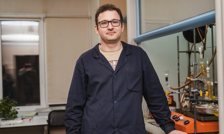 Целебный синтез. Учёный из ОмГУ работает над лекарствами завтрашнего дня