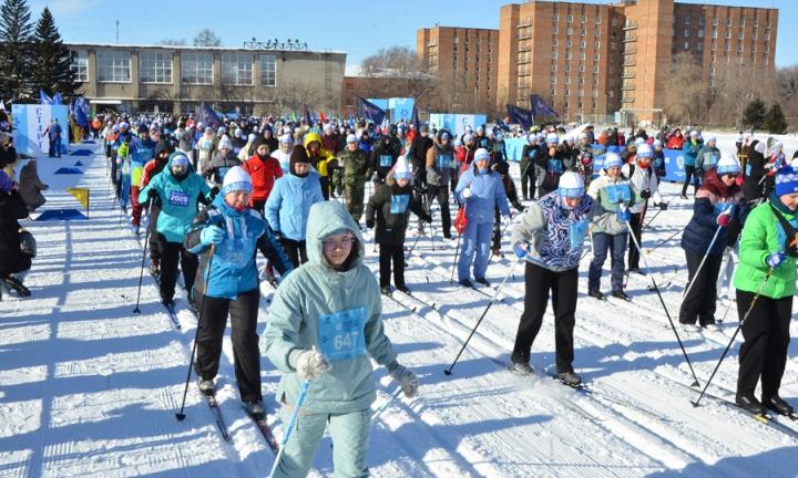 «Не страшен холод и мороз, когда лыжня нас всех зовёт!». В Омске прошла «Лыжня России»