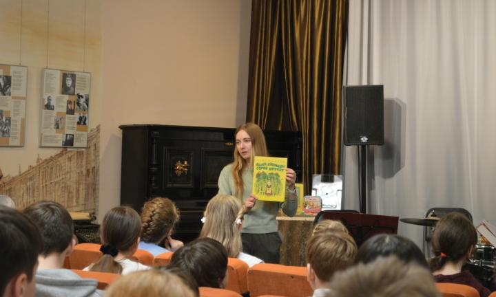 В Литературном музее рассказали, что читали, слушали и чем писали дети в прошлом веке