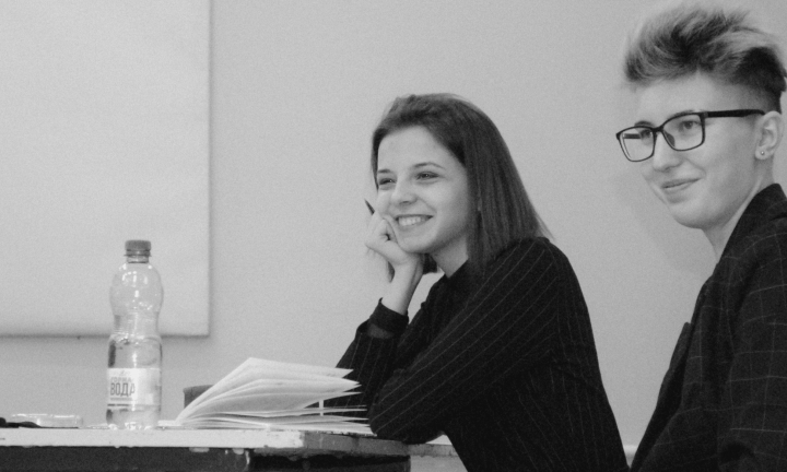 «В психологической драме актёры страдают от своих персонажей, а зрители очищаются через страдание», — основательницы омского студенческого театра «Без имени»