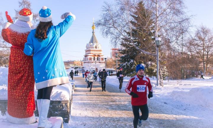 Омичи выкладывают фото с рождественских забегов