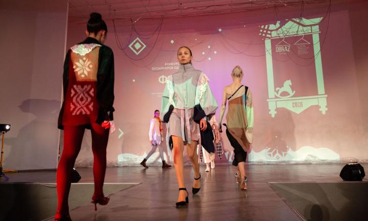 Омские дизайнеры одежды пересказали сибирские сказки