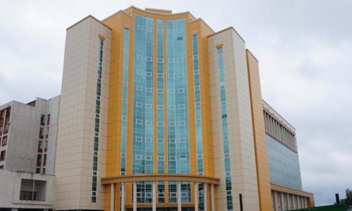 «Мы сейчас в режиме маленькой пожарной команды»: и.о. ректора ОмГУ о планах развития университета и новом корпусе