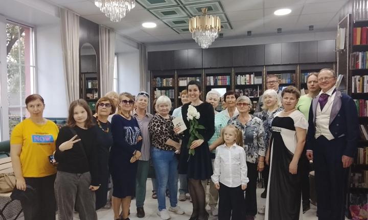 В омской библиотеке имени Чехова состоялась творческая встреча с петербургской поэтессой Маргаритой Чекуновой