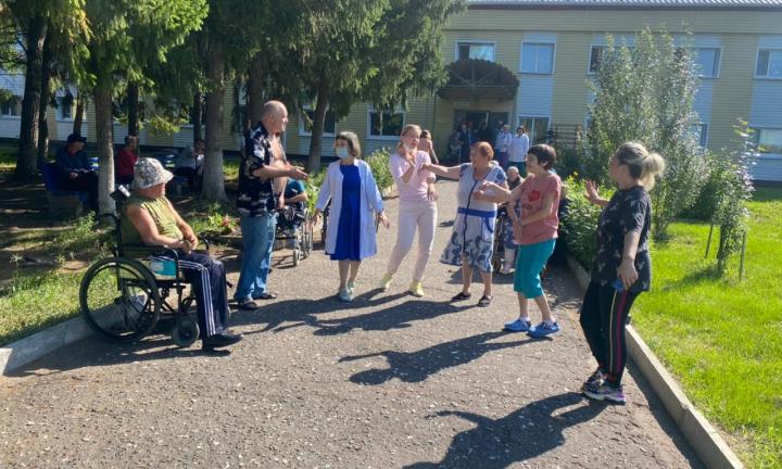 Требуются волонтёры для помощи в организации пикника в доме престарелых