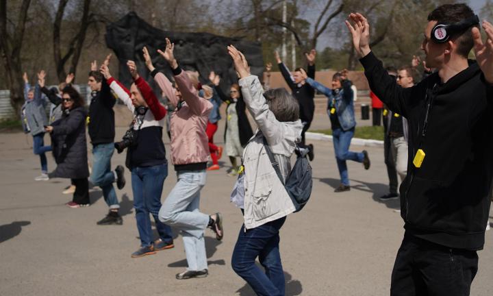 Задворки Пятого театра, 122-летний тренер, пилатес и аэробика на свежем воздухе