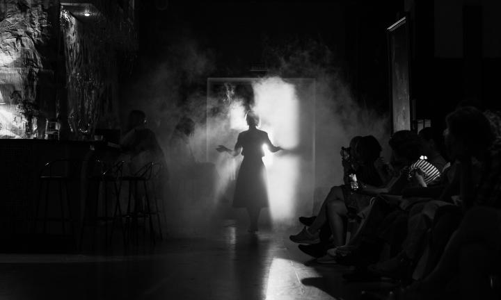 Действие на границе двух миров: рецензия на спектакль фестиваля «Ещё один»