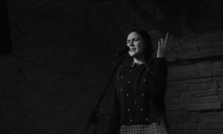 Трёхголовое чудовище, актёр в мешке и стихи о жизни: в Омске прошёл полуфинал Чемпионата поэзии 