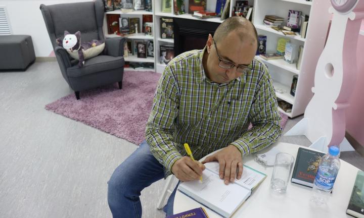 Омский писатель рассказал детям, как впервые создал книгу в жанре научной фантастики