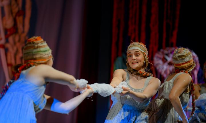 «Делаешь вид, что так и должно быть»: байки из актёрского цеха