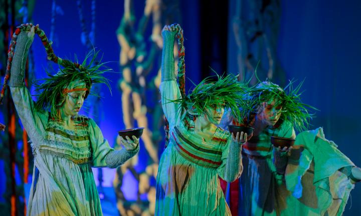 Сказочные декорации, этника и танец: рецензия на спектакль «Берегиня»