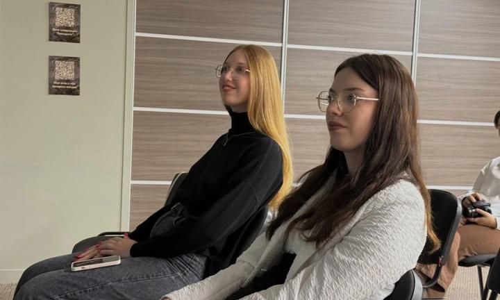 Новые знания, обмен опытом и возможность рассказать о любимом деле: в Омске прошла первая серия лекций «Обо всем на свете»