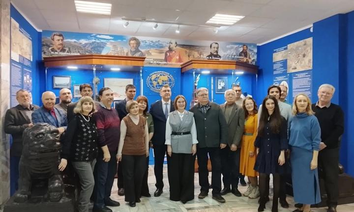 В Омском историко-краеведческом музее открылась выставка, посвященная юбилею Русского географического общества