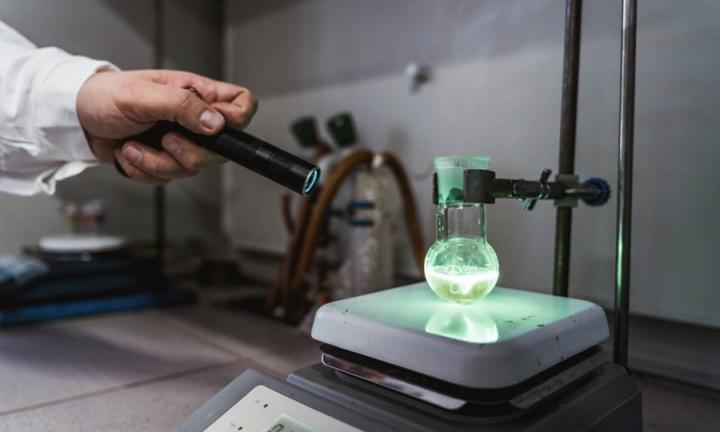 Омские учёные создают «светящихся шпионов» для борьбы с болезнями